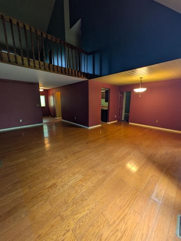 2013 Laura Lane, Chesterton, IN 46304