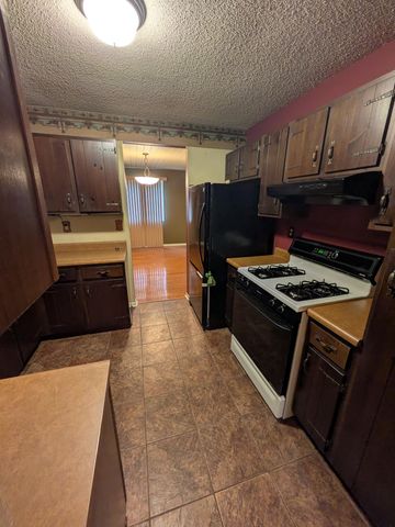 2013 Laura Lane, Chesterton, IN 46304