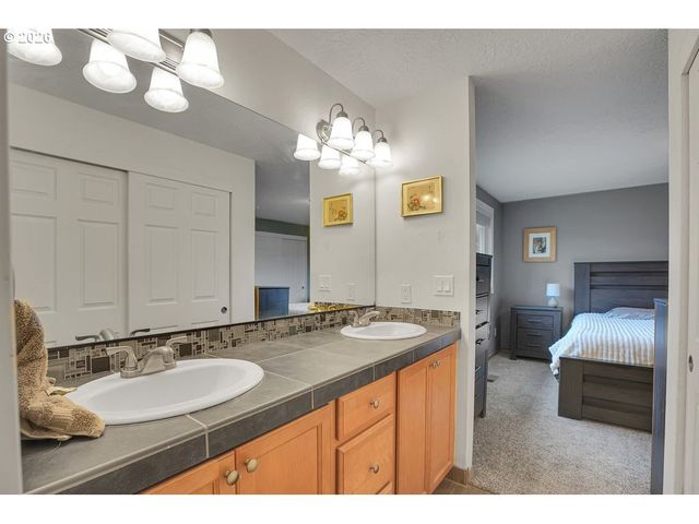 5124 Se APPENINE Way, Milwaukie, OR 97222