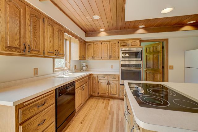 18925 26th Avenue N, Plymouth, MN 55447