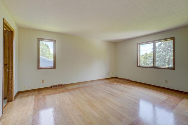 18925 26th Avenue N, Plymouth, MN 55447