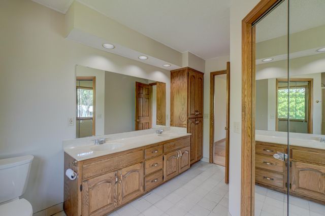 18925 26th Avenue N, Plymouth, MN 55447
