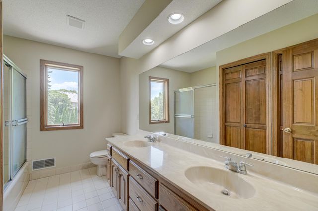 18925 26th Avenue N, Plymouth, MN 55447