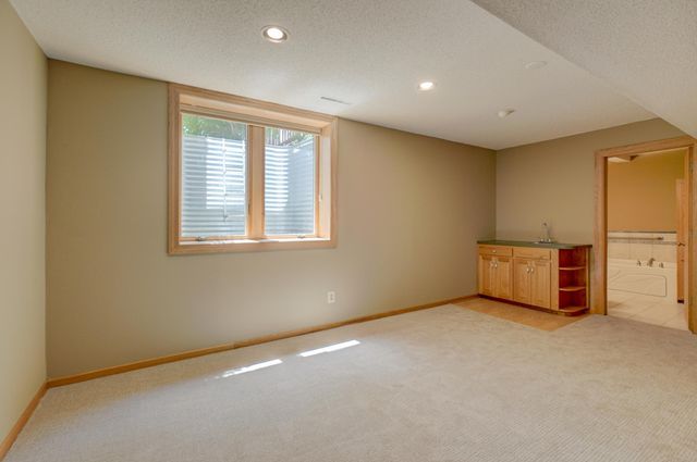 18925 26th Avenue N, Plymouth, MN 55447