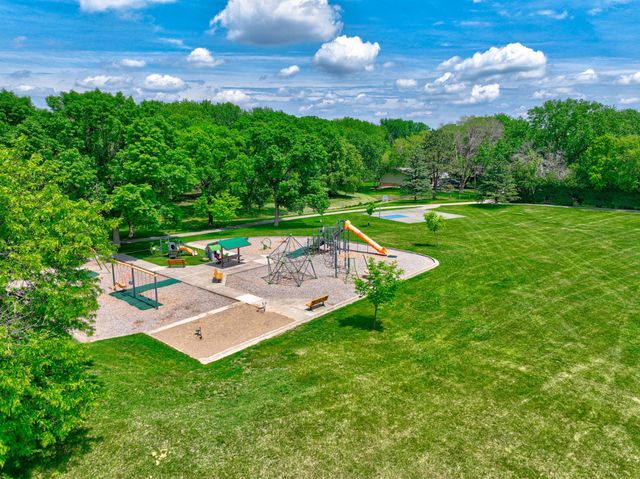 18925 26th Avenue N, Plymouth, MN 55447