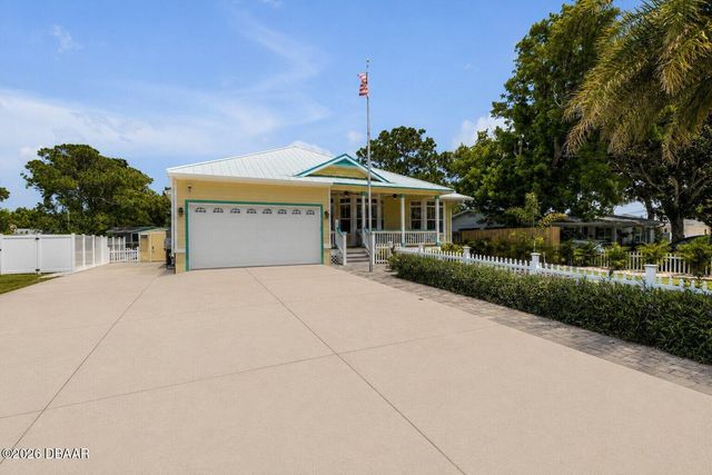 521 S Peninsula Avenue, New Smyrna Beach, FL 32169