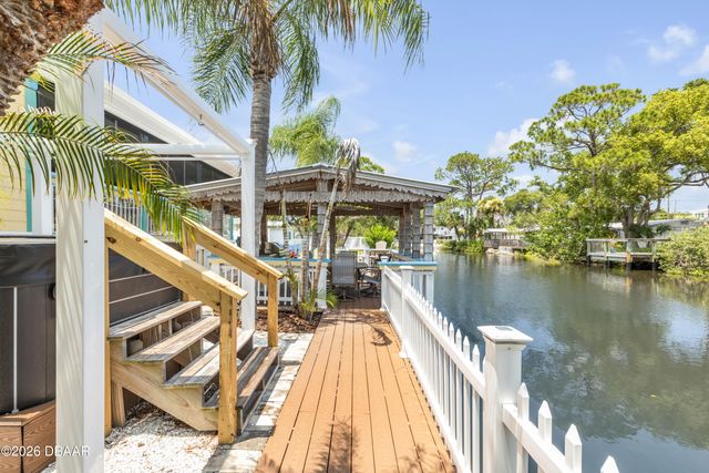 521 S Peninsula Avenue, New Smyrna Beach, FL 32169