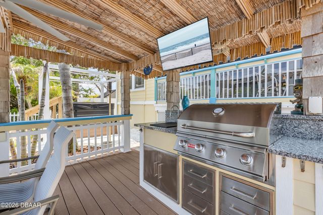 521 S Peninsula Avenue, New Smyrna Beach, FL 32169