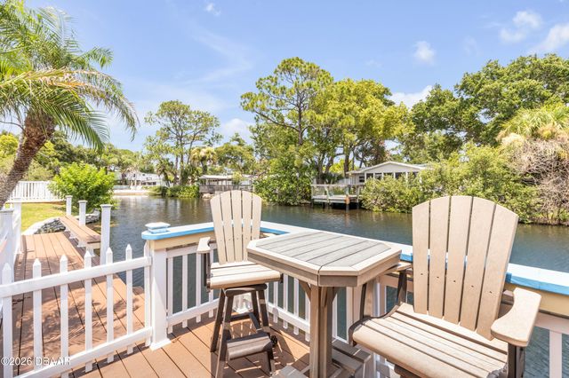 521 S Peninsula Avenue, New Smyrna Beach, FL 32169