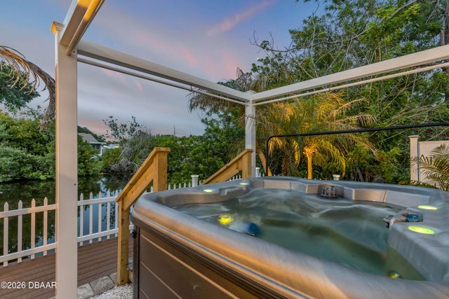 521 S Peninsula Avenue, New Smyrna Beach, FL 32169