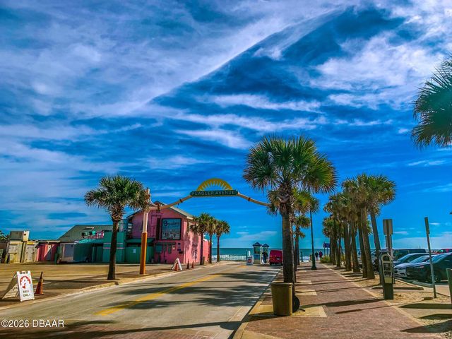 521 S Peninsula Avenue, New Smyrna Beach, FL 32169