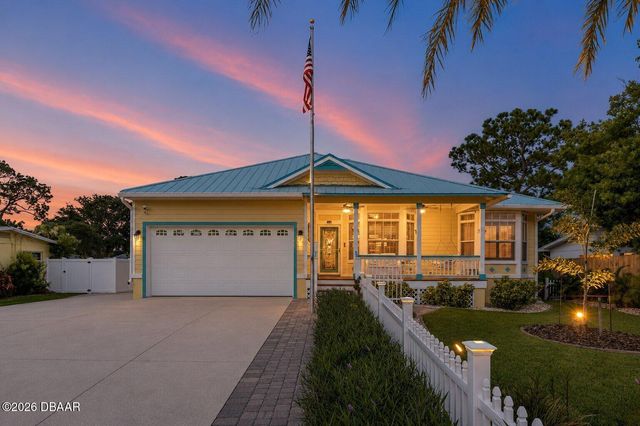 521 S Peninsula Avenue, New Smyrna Beach, FL 32169