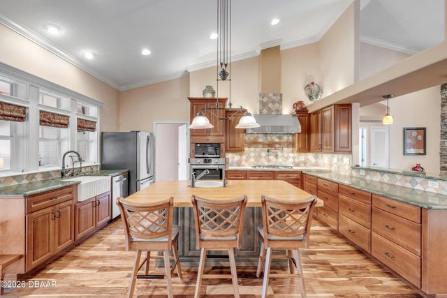 521 S Peninsula Avenue, New Smyrna Beach, FL 32169