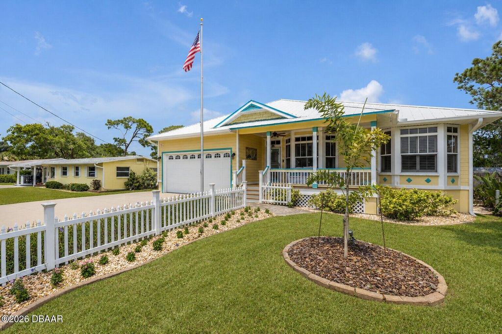 521 S Peninsula Avenue, New Smyrna Beach, FL 32169