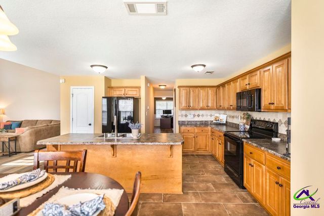 206 Staffordshire Avenue, Warner Robins, GA 31088