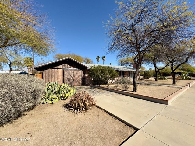 5427 E Eastland Street, Tucson, AZ 85711