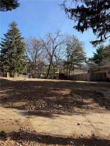 6035 Charlotte Street, Kansas City, MO 64110