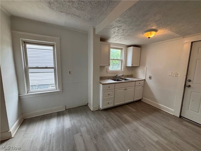 1713 Regal Avenue NE, Canton, OH 44705