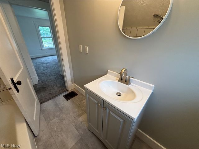 1713 Regal Avenue NE, Canton, OH 44705
