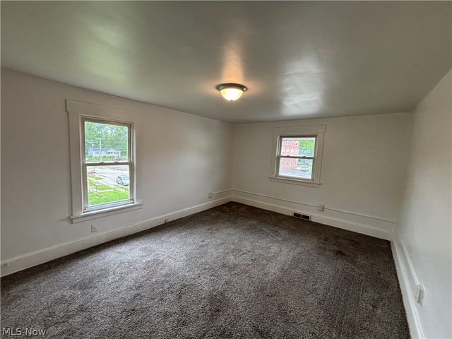 1713 Regal Avenue NE, Canton, OH 44705