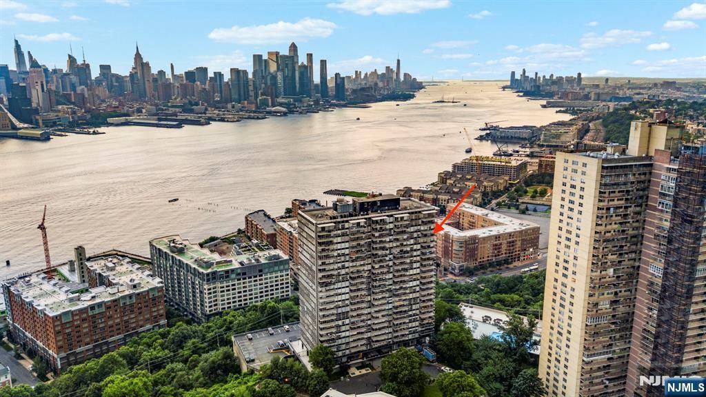 6050 Boulevard East 20G, West New York, NJ 07093