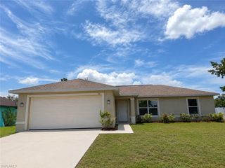 318 SE 46th LN, Cape Coral, FL 33904