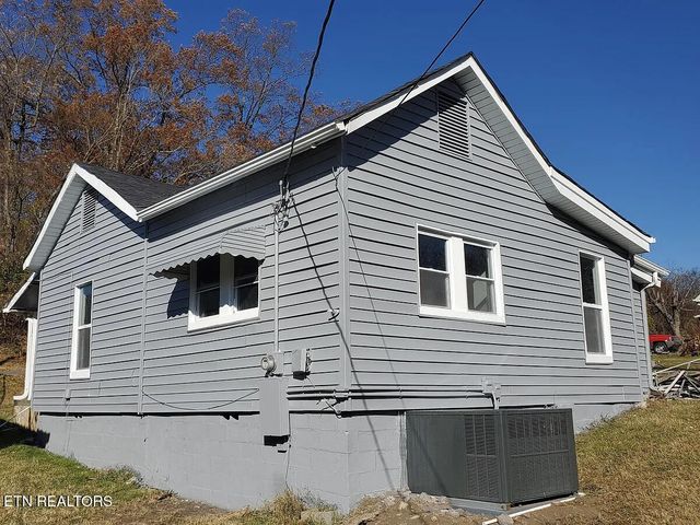 2102 Adams Ave, Knoxville, TN 37917