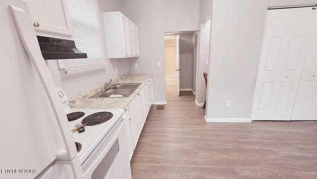 2102 Adams Ave, Knoxville, TN 37917