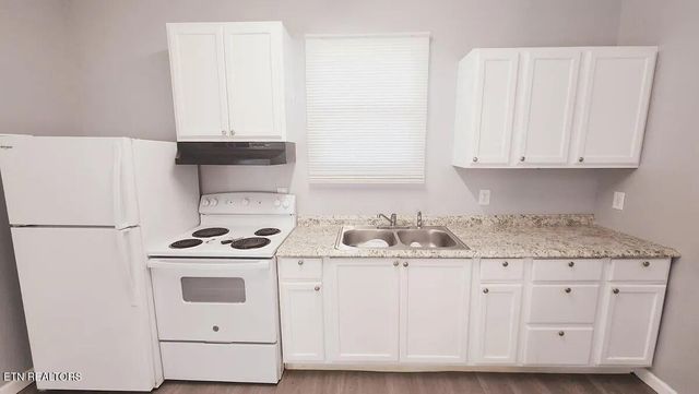 2102 Adams Ave, Knoxville, TN 37917