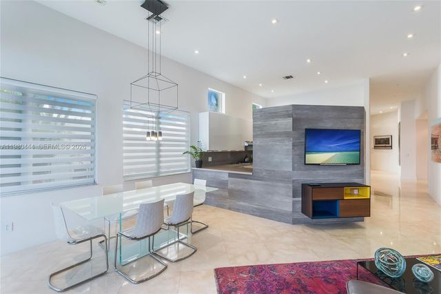 1651 NE 196th St, Miami, FL 33179