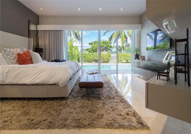 1651 NE 196th St, Miami, FL 33179