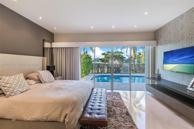 1651 NE 196th St, Miami, FL 33179