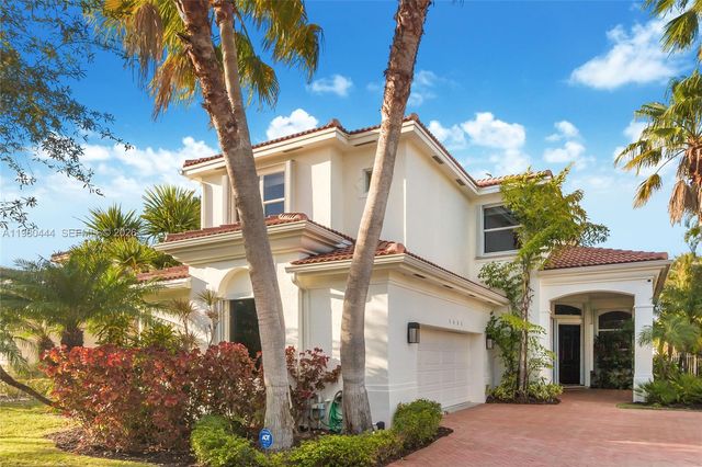 1651 NE 196th St, Miami, FL 33179