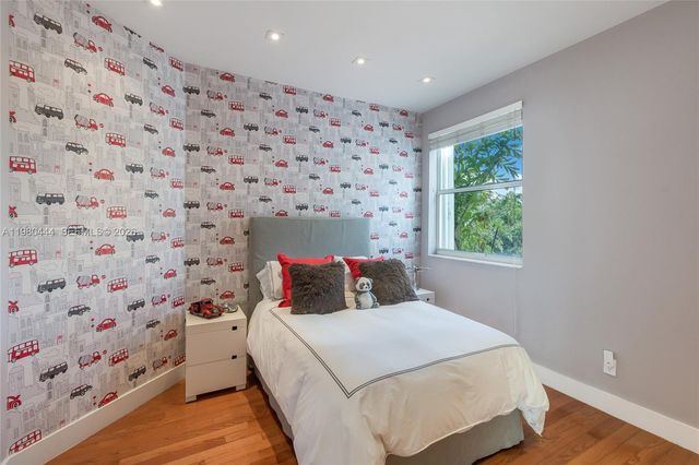 1651 NE 196th St, Miami, FL 33179