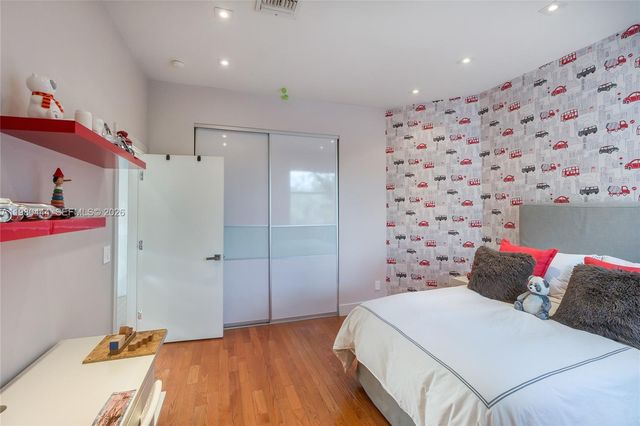 1651 NE 196th St, Miami, FL 33179