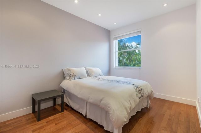 1651 NE 196th St, Miami, FL 33179