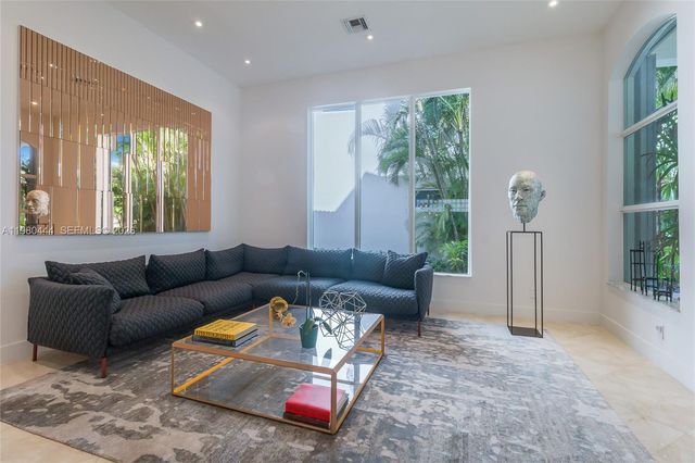 1651 NE 196th St, Miami, FL 33179