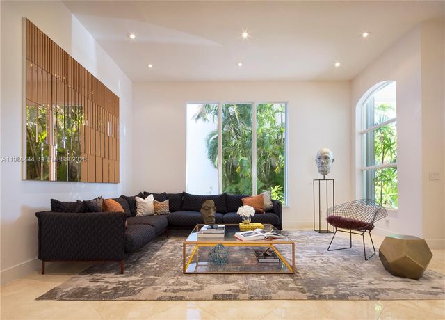 1651 NE 196th St, Miami, FL 33179