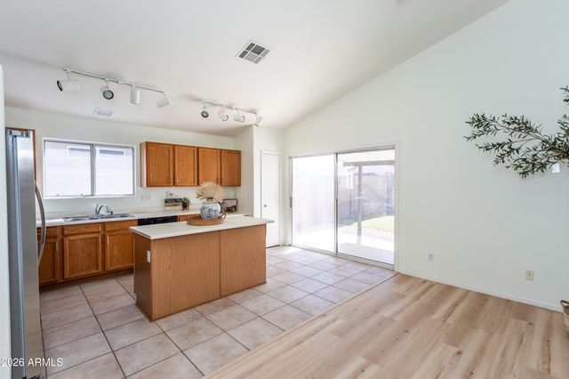 3053 W CAT BALUE Drive, Phoenix, AZ 85027