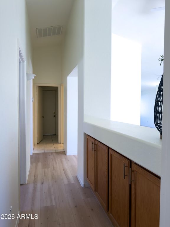 Image 10 of property listing at 3053 W CAT BALUE Drive, Phoenix, AZ 85027