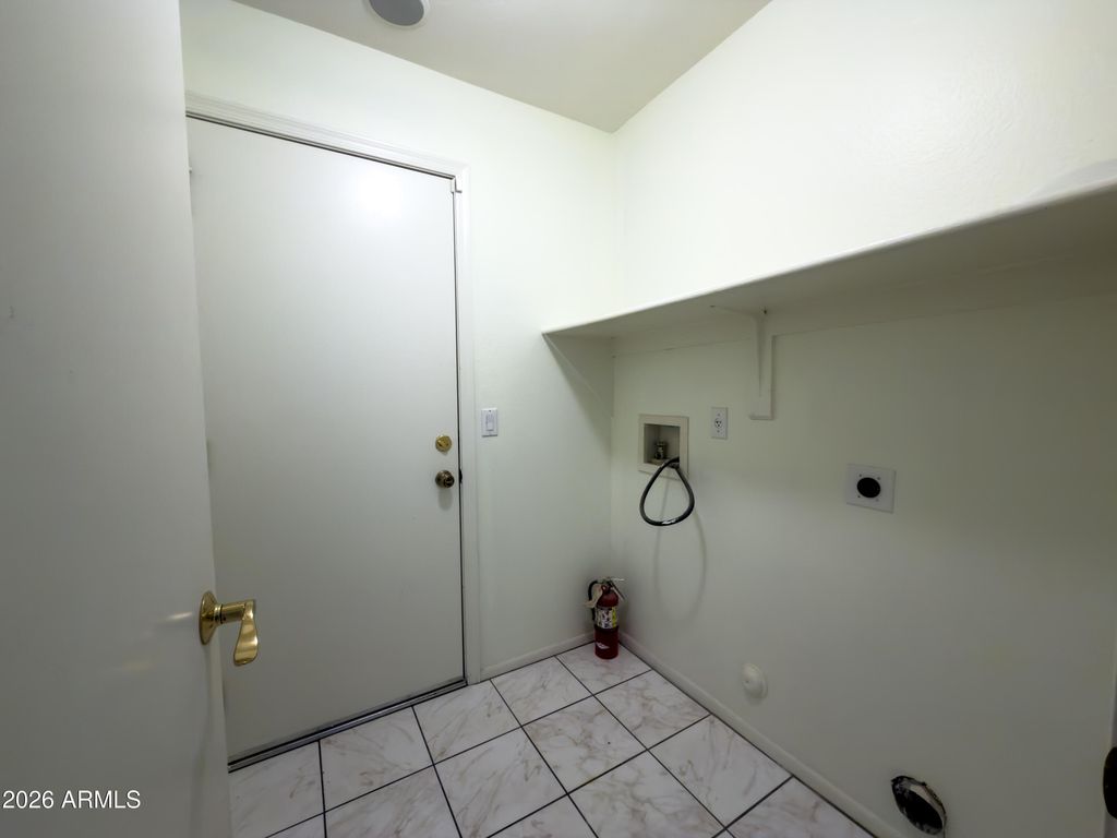 Image 21 of property listing at 3053 W CAT BALUE Drive, Phoenix, AZ 85027