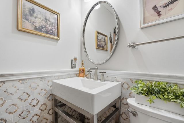 718 Westray Drive, Westerville, OH 43081