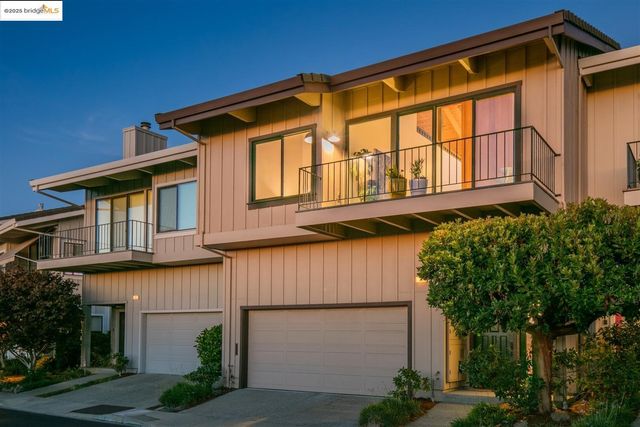 23 Binnacle HL, Oakland, CA 94618