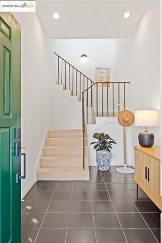 23 Binnacle HL, Oakland, CA 94618