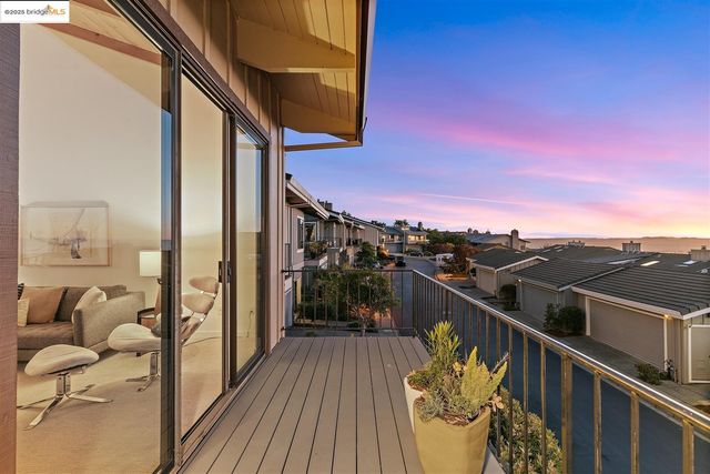 23 Binnacle HL, Oakland, CA 94618