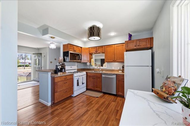 1389 Bielby Street, Waterford, MI 48328