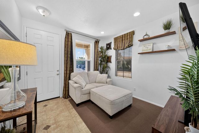 2228 S Rachel Avenue, Fresno, CA 93727