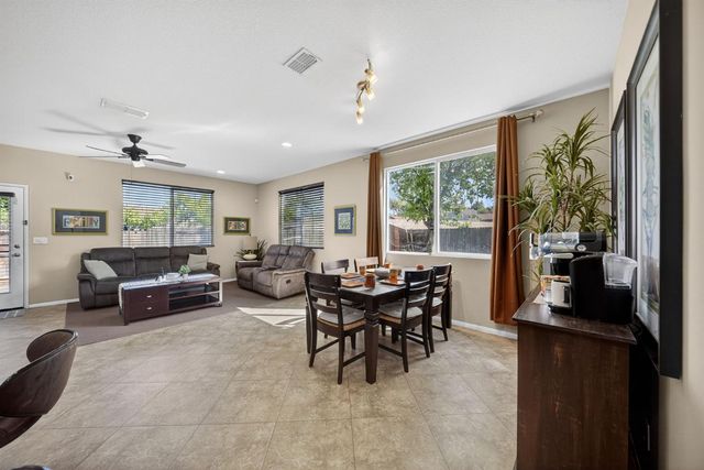 2228 S Rachel Avenue, Fresno, CA 93727