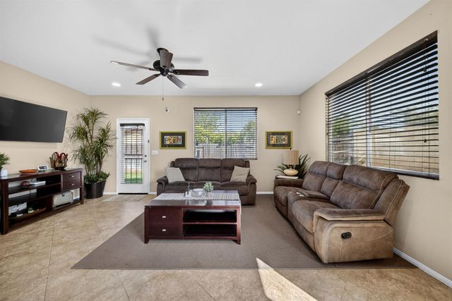 2228 S Rachel Avenue, Fresno, CA 93727