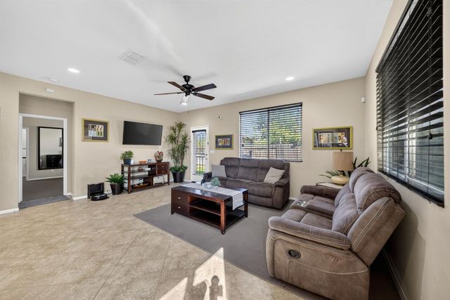 2228 S Rachel Avenue, Fresno, CA 93727